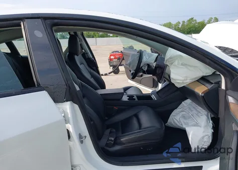 2022 Tesla Model 3 Rear-Wheel Drive z USA, uszkodzony, nr VIN 5YJ3E1EA1NF115074